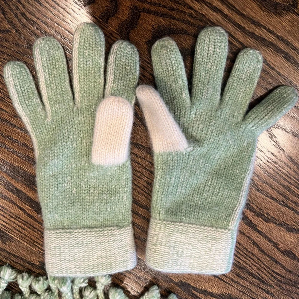 Bloomingdale’s 100% Cashmere Scarf & Glove Set Green Cream Variegated Knit EUC